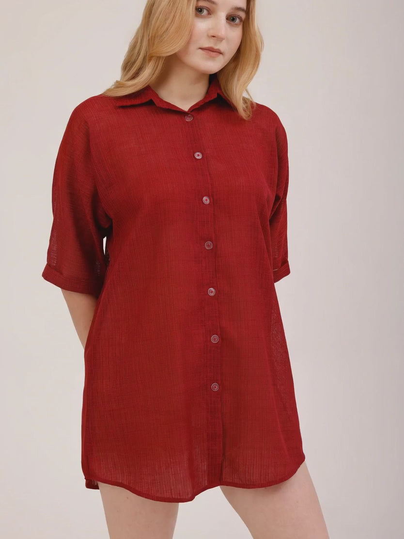 Vidéo : mannequin portant La robe chemise Garance, robe chemise rouge Rivage Bleu en polyester recyclé